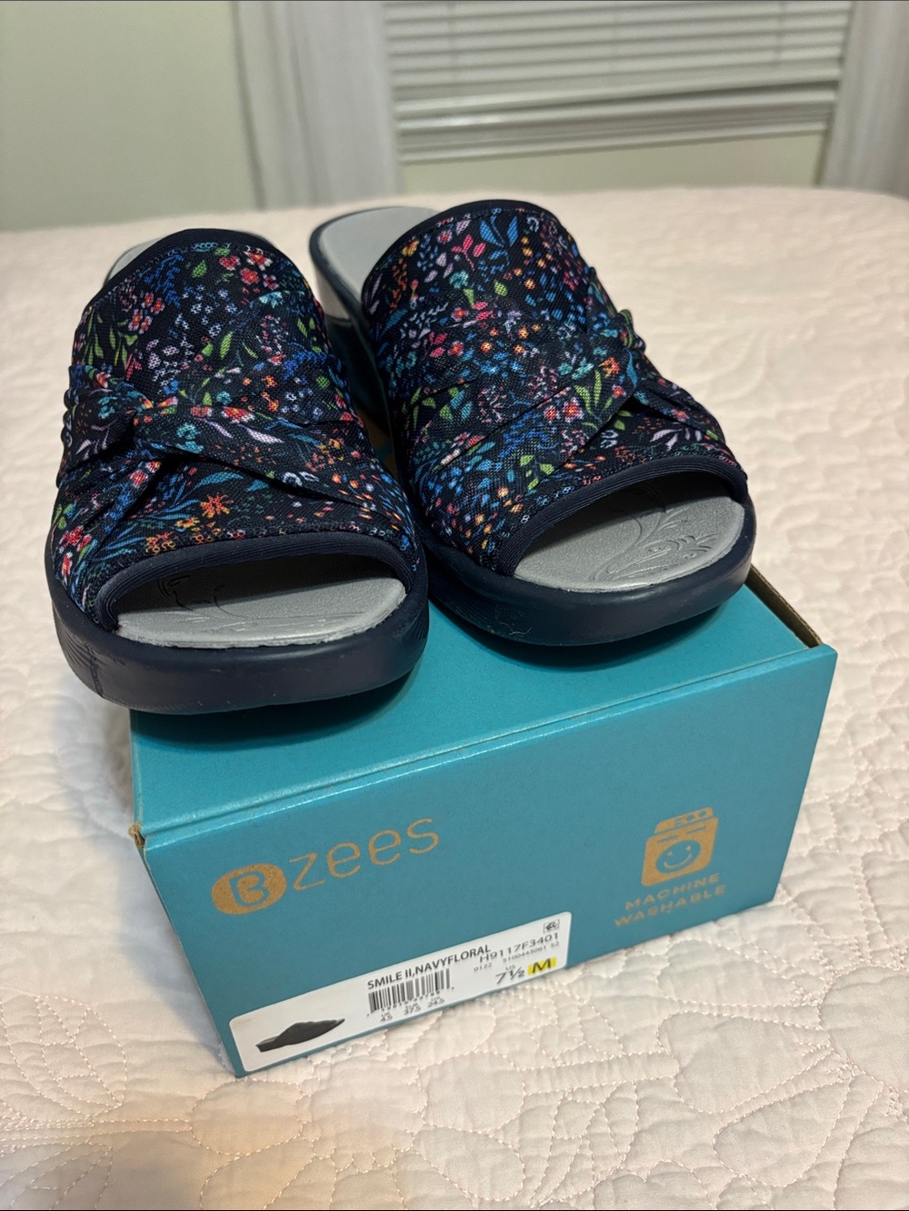 Bzees Smile II Navy Floral 7.5M NIB